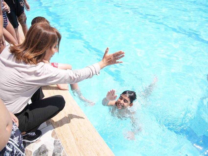 Adana'da yaz boyu devam edecek spor okulları açıldı: 10 tesiste, 14 farklı branşta binlerce çocuğa ücretsiz spor eğitimi