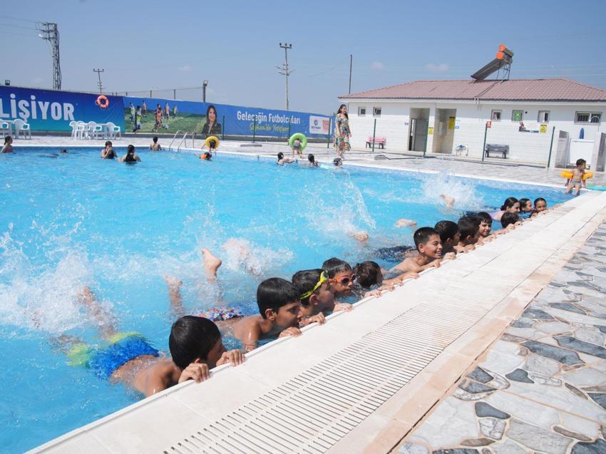 Adana'da yaz boyu devam edecek spor okulları açıldı: 10 tesiste, 14 farklı branşta binlerce çocuğa ücretsiz spor eğitimi