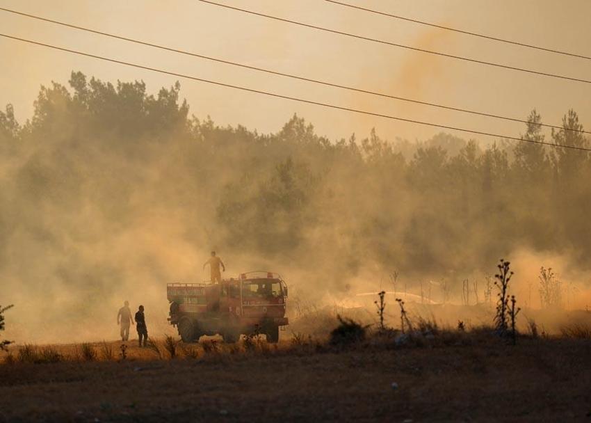 İzmir alev alev! Bergama, Foça ve Buca'da orman yangınları: Tedbir amaçlı bir site boşaltıldı