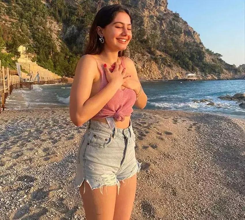 Helin Kandemir tatilde mahremiyeti tercih ediyor! Bodrum ve Çeşme çok kalabalık oluyor