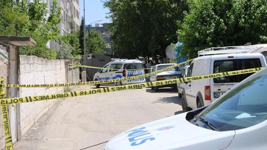 Adıyaman'da dehşete düşüren olay! Tartıştığı eşini boğarak öldüren koca, cesedini torbayla bahçeye attı