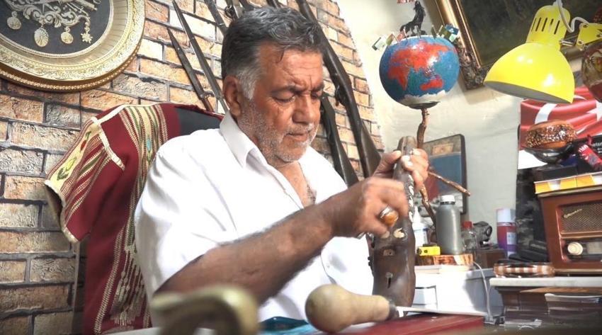 Eşyalara gözü gibi bakıyor: Babadan oğula geçen antika tutkusu 50 yıldır sürüyor