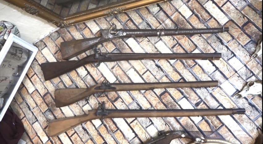 Eşyalara gözü gibi bakıyor: Babadan oğula geçen antika tutkusu 50 yıldır sürüyor