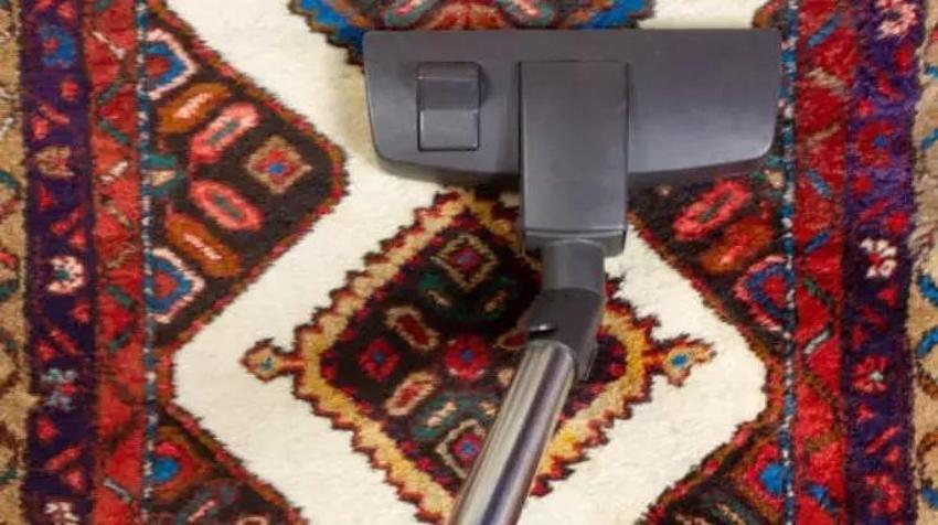 Halı yıkatma fiyatı cep yakıyorken bu tüyo 10 numara iş yapıyor! Bulaşık tabletiyle ilk günkü haline dönüyor