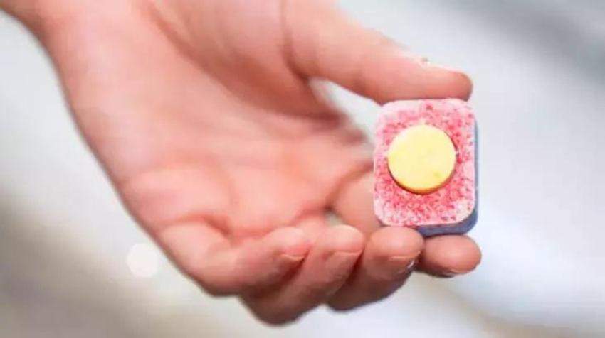 Halı yıkatma fiyatı cep yakıyorken bu tüyo 10 numara iş yapıyor! Bulaşık tabletiyle ilk günkü haline dönüyor