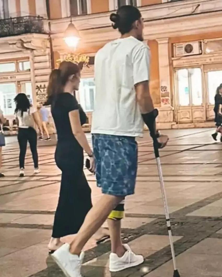 Danla Biliç gönlünü milli futbolcuya kaptırdı! Belgrad'da aşk buluşmasında görüntülendi