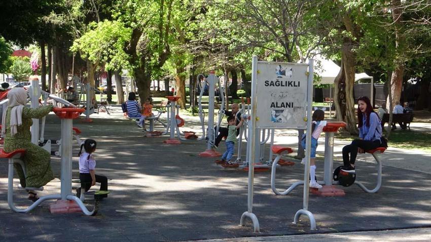 Adana'da Temmuz ayında dolu sürprizi! Her yer beyaza büründü, 14 il için sarı alarm verildi