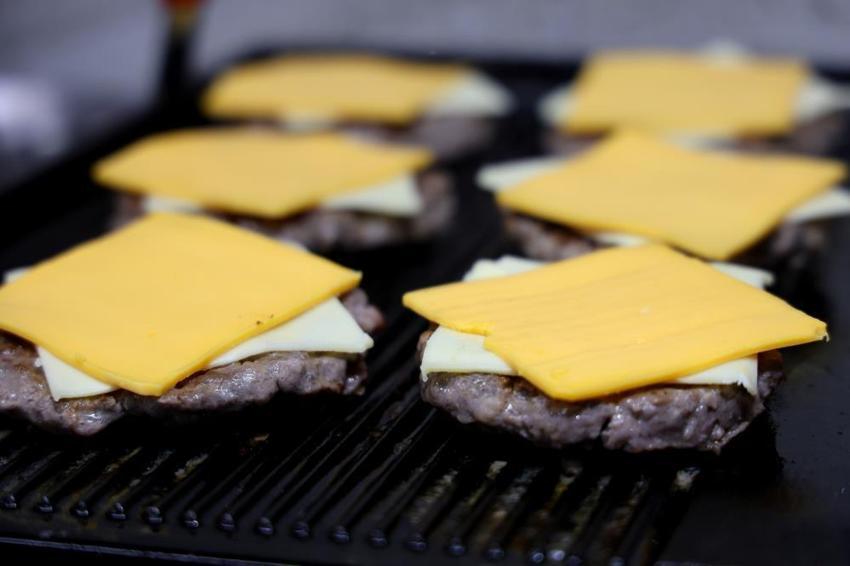 Fast food lezzeti hamburger Adanalı kebapçıların menülerine de girdi! Talep yağıyor adeta yok satıyor