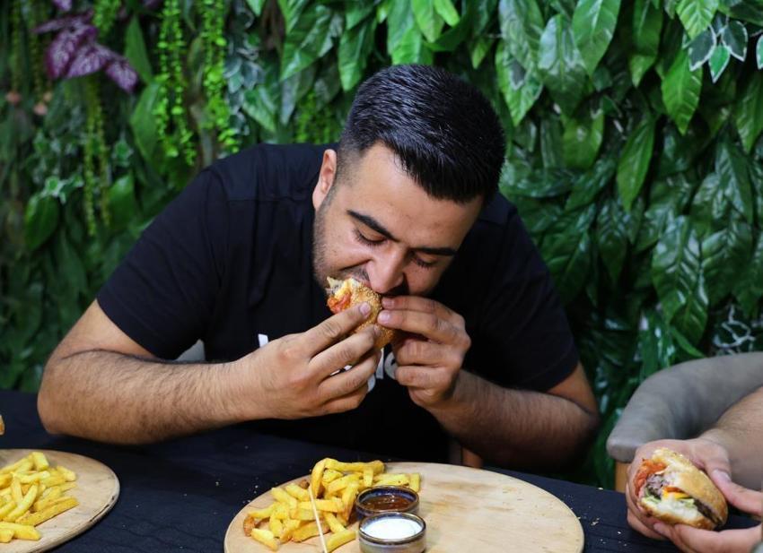 Fast food lezzeti hamburger Adanalı kebapçıların menülerine de girdi! Talep yağıyor adeta yok satıyor
