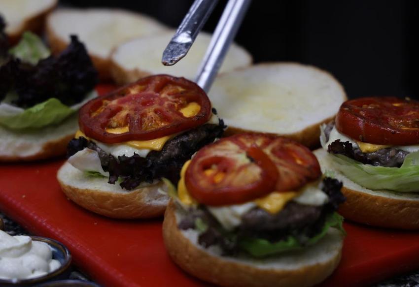 Fast food lezzeti hamburger Adanalı kebapçıların menülerine de girdi! Talep yağıyor adeta yok satıyor