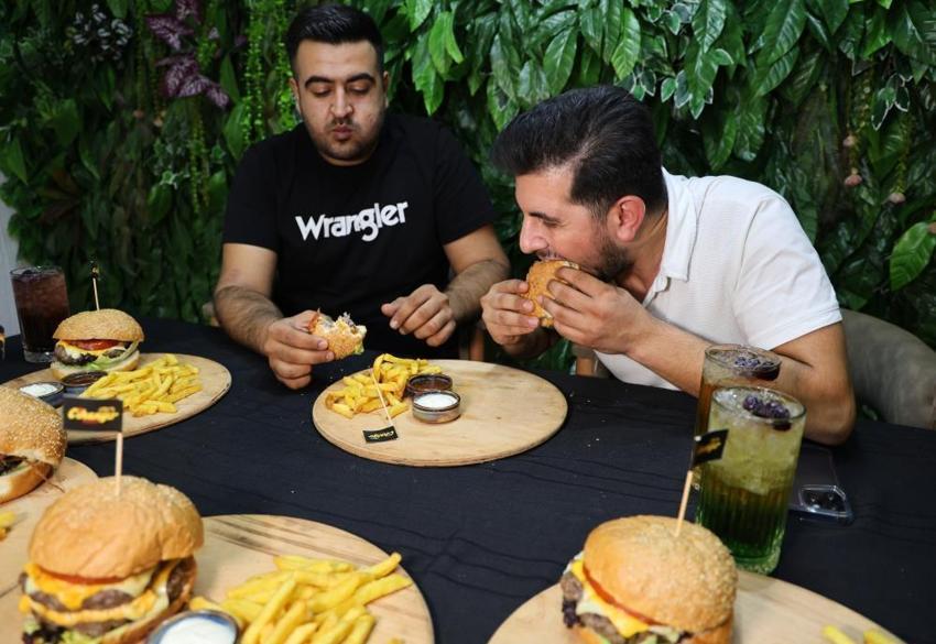 Fast food lezzeti hamburger Adanalı kebapçıların menülerine de girdi! Talep yağıyor adeta yok satıyor