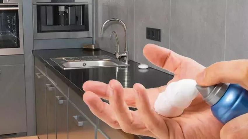 Ev temizliğinde tıraş köpüğü kullanırsanız ne olur? Döktüğünüz yeri ışıl ışıl yapıyor