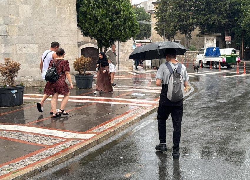 Son meteoroloji raporu yayınlandı 15 şehir için kuvvetli sağanak yağış uyarısı yapıldı