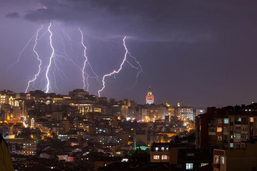 Son meteoroloji raporu yayınlandı 15 şehir için kuvvetli sağanak yağış uyarısı yapıldı
