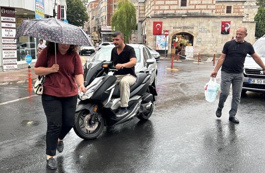 Son meteoroloji raporu yayınlandı 15 şehir için kuvvetli sağanak yağış uyarısı yapıldı
