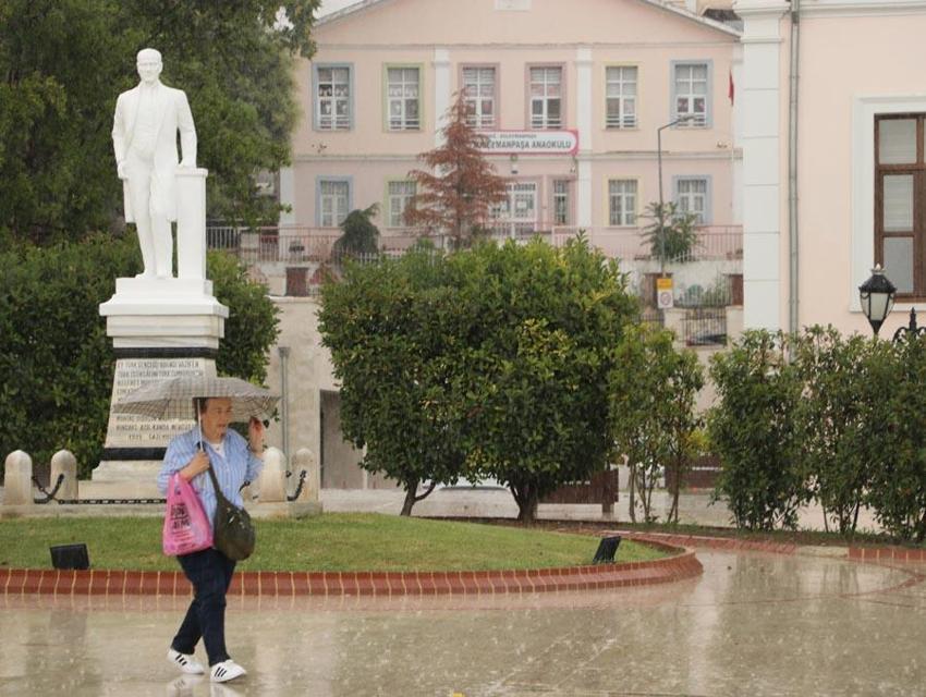 Son meteoroloji raporu yayınlandı 15 şehir için kuvvetli sağanak yağış uyarısı yapıldı