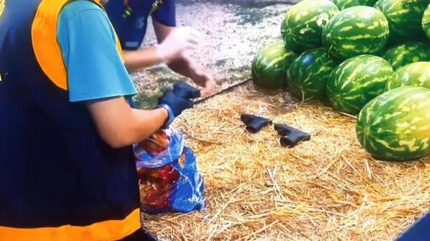 Adana'da karpuzcu tezgahından cephanelik çıktı! Görenler hayret etti