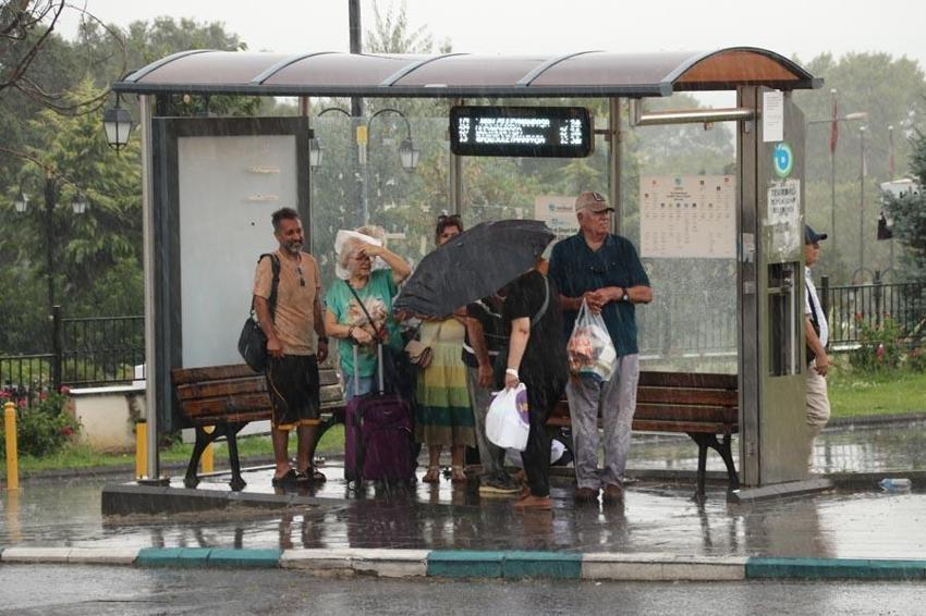 18 şehirde sağanak yağışlar etkili olacak! Meteoroloji sel ve su taşkınlarına karşı uyardı