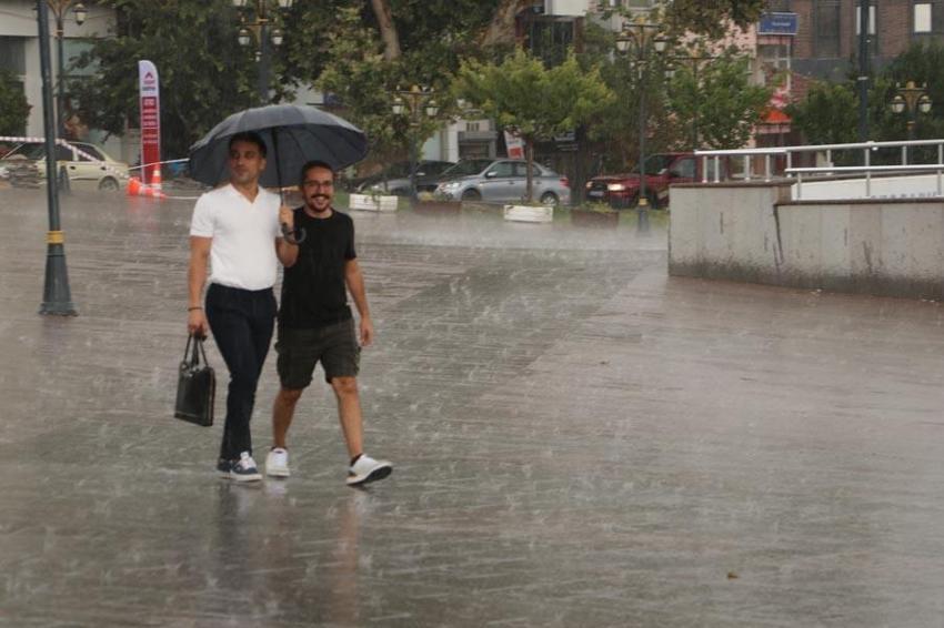 18 şehirde sağanak yağışlar etkili olacak! Meteoroloji sel ve su taşkınlarına karşı uyardı