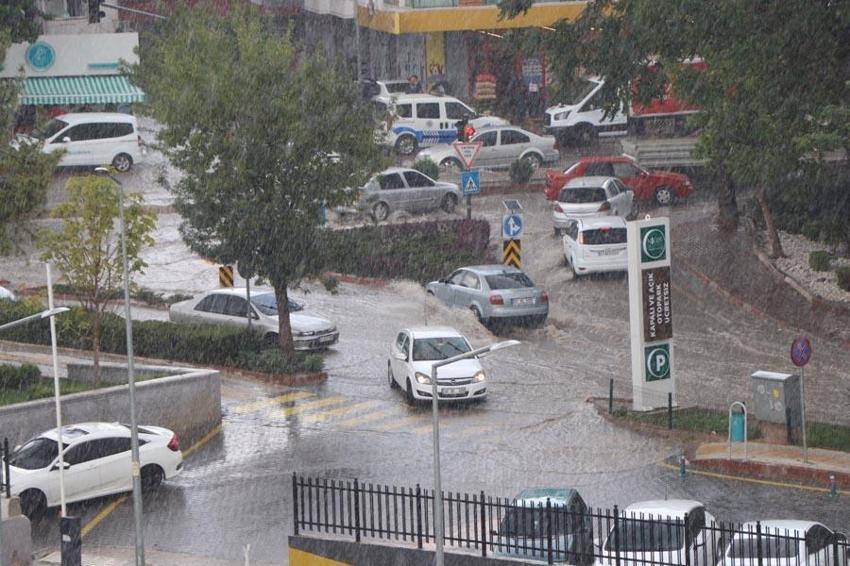 18 şehirde sağanak yağışlar etkili olacak! Meteoroloji sel ve su taşkınlarına karşı uyardı