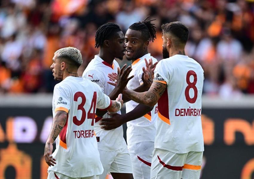 Galatasaray, Lecce'yi mağlup etti! Heyecan D-Smart'ta yaşandı
