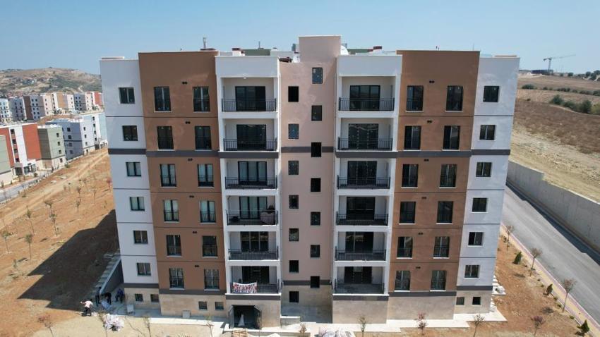 Adana'da depremin ardından inşa edilen TOKİ konutlarına taşınanalar deprem korkusu yaşamıyor