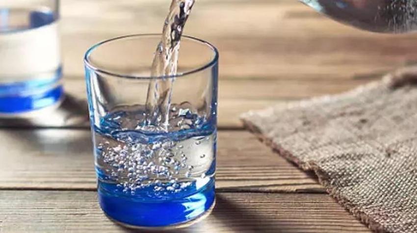 Mutfağınızda altın var! Maden suyuna bir kaşık ekleyince faydası inanılır gibi değil