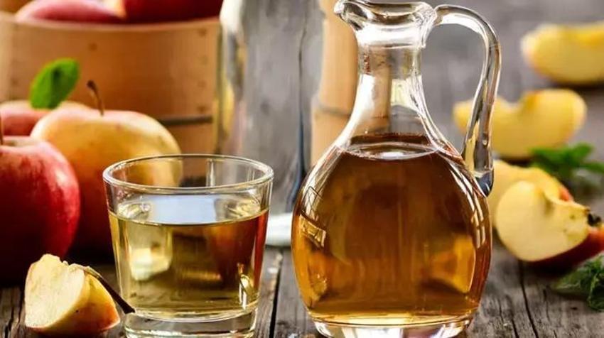 Mutfağınızda altın var! Maden suyuna bir kaşık ekleyince faydası inanılır gibi değil