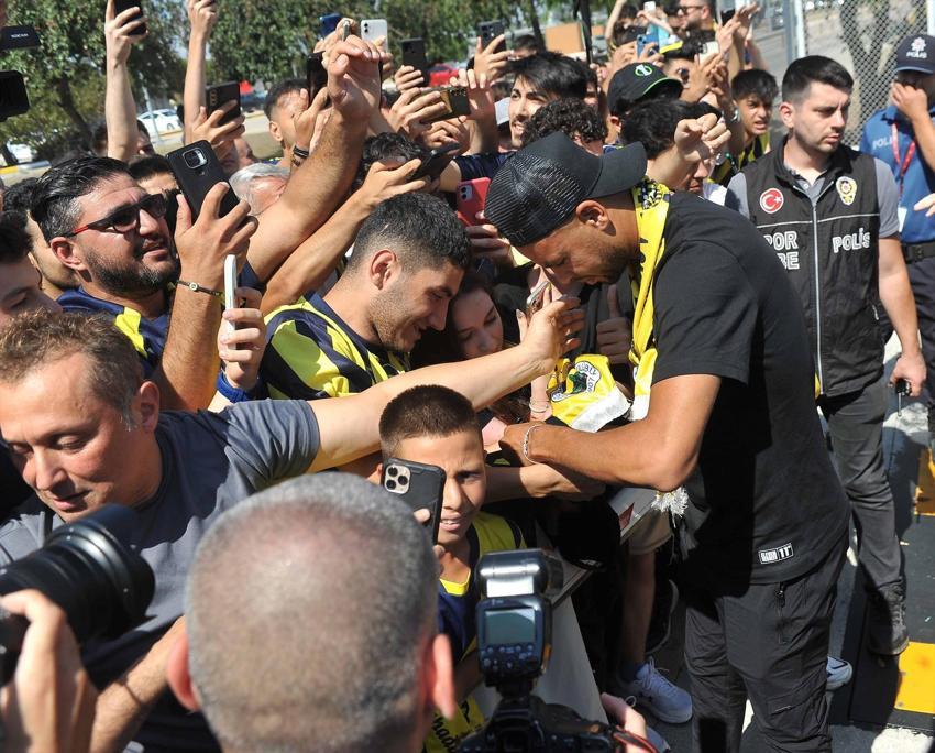 En-Nesyri yetmedi, Fenerbahçe'nin yeni orta saha transferi belli oldu! 1.88'lik kule Fred'i kıskandıracak