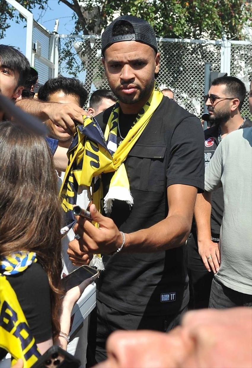 En-Nesyri yetmedi, Fenerbahçe'nin yeni orta saha transferi belli oldu! 1.88'lik kule Fred'i kıskandıracak