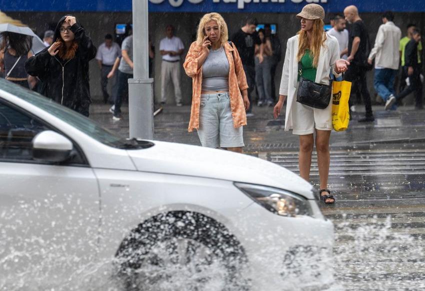 Yağışlı günler geliyor! Meteoroloji uyardı: Çok sayıda kent için gök gürültülü sağanak uyarısı