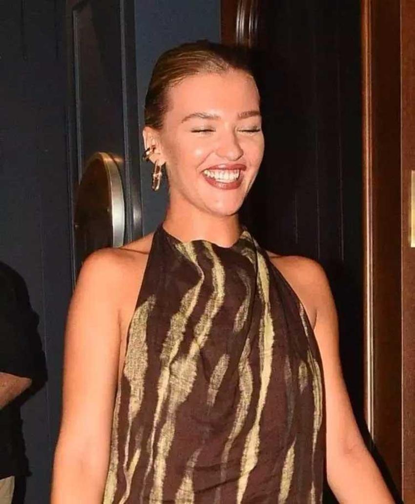 Melisa Döngel tatilin keyfini kardeşiyle çıkardı! "Ben bildiğiniz gibi sap, kimsesiz"