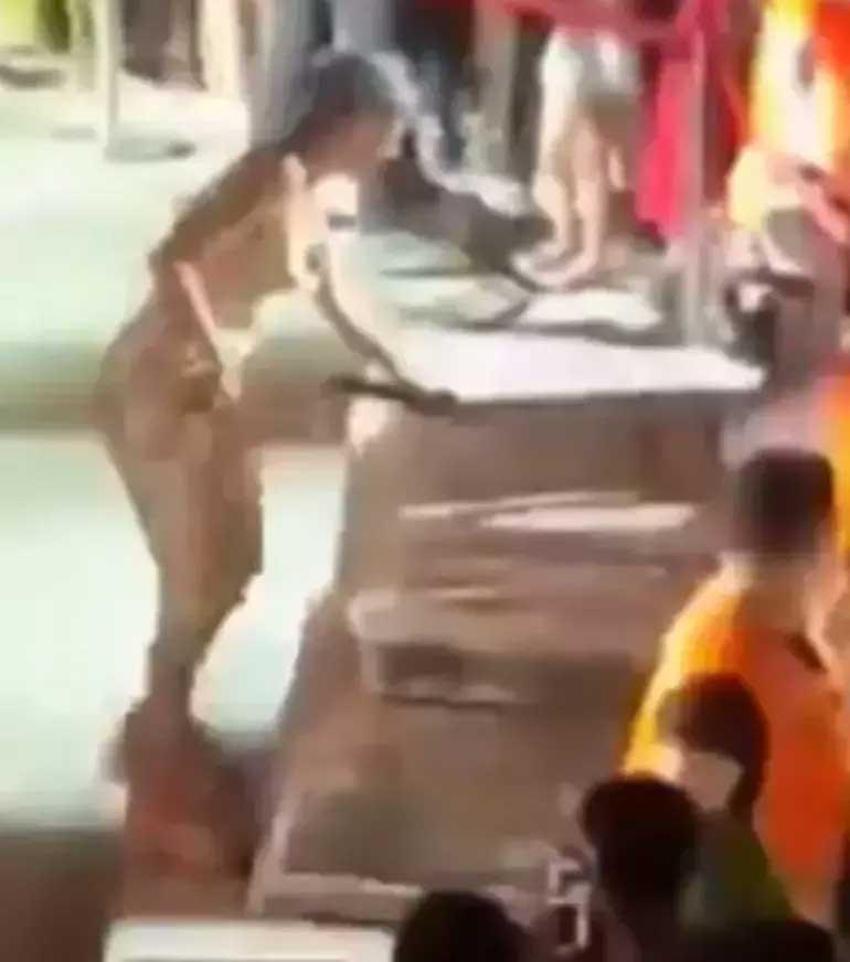 Göksel'e antik mezar uyarısı! "Kuliste sanatçıları uyaran bir yazı olsun"