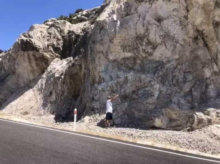 Salda gölü karardı! Bilim insanları nedenlerini açıkladı