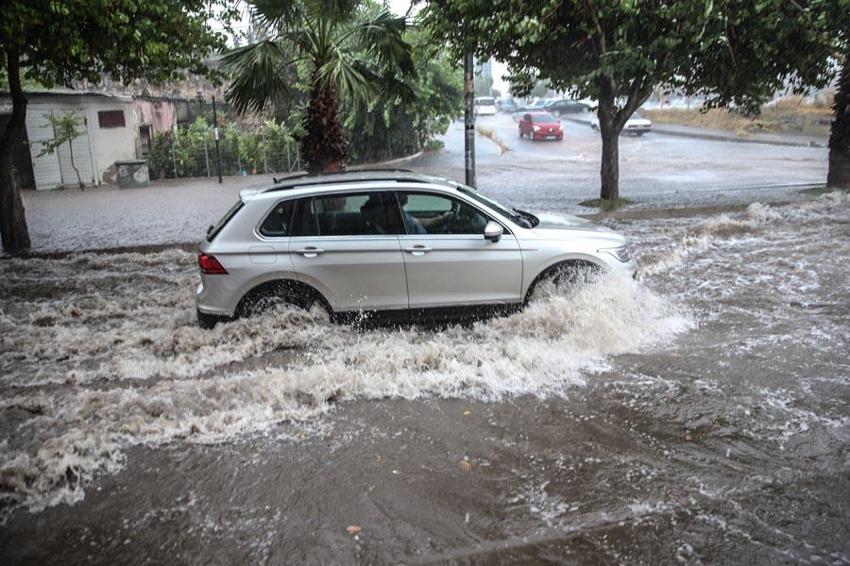 Son dakika sağanak yağış uyarısı Meteororloji'den geldi! 18 il için sel, su baskını ve kuvvetli rüzgar uyarısı...