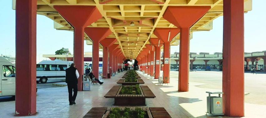 Otobüsten inen yabancıyı saniyesinde tanıyorlar! Adana otogarında ilginç gelenek: Yolcular dikkat