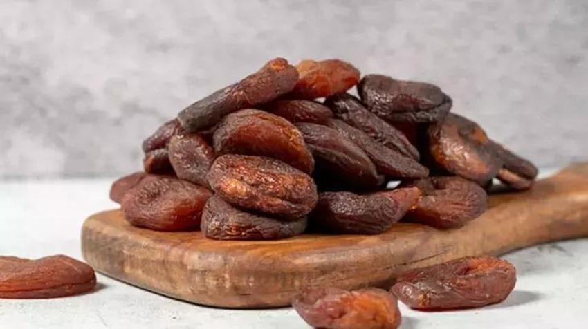 Her yaz komşudan istenir, yarım bardak tüketen ömrüne 10 yıl ekler! İbn-i Sina'nın listesinde 1 numarada yer alıyor: Kurutulunca vitamini, minerali artıyor
