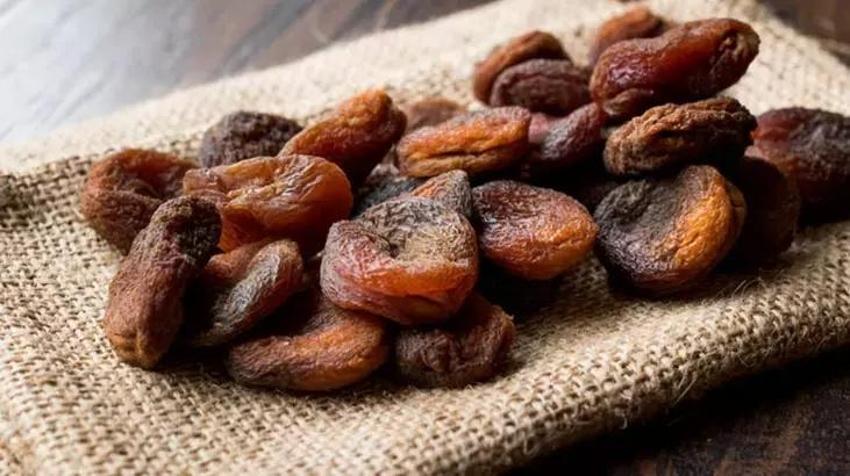Her yaz komşudan istenir, yarım bardak tüketen ömrüne 10 yıl ekler! İbn-i Sina'nın listesinde 1 numarada yer alıyor: Kurutulunca vitamini, minerali artıyor
