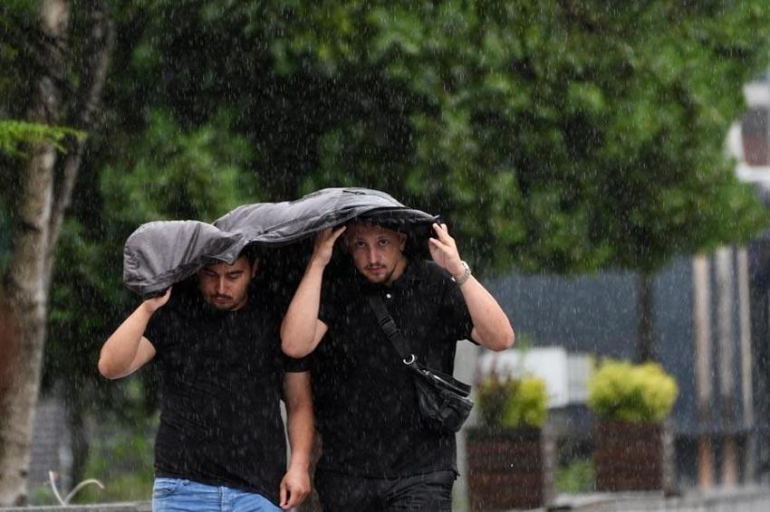 Meteoroloji'den birçok il için sağanak yağış uyarısı yapıldı! Uzman isim açıkladı: Afrika'dan eyyam-ı bahur sıcakları geliyor