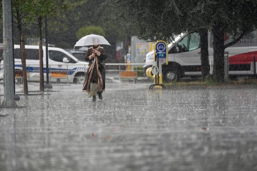 Meteoroloji'den birçok il için sağanak yağış uyarısı yapıldı! Uzman isim açıkladı: Afrika'dan eyyam-ı bahur sıcakları geliyor