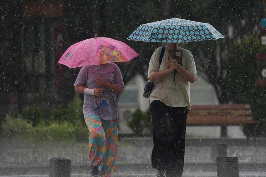 Meteoroloji'den birçok il için sağanak yağış uyarısı yapıldı! Uzman isim açıkladı: Afrika'dan eyyam-ı bahur sıcakları geliyor