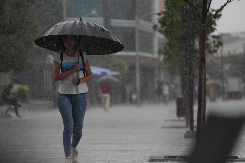Meteoroloji'den birçok il için sağanak yağış uyarısı yapıldı! Uzman isim açıkladı: Afrika'dan eyyam-ı bahur sıcakları geliyor