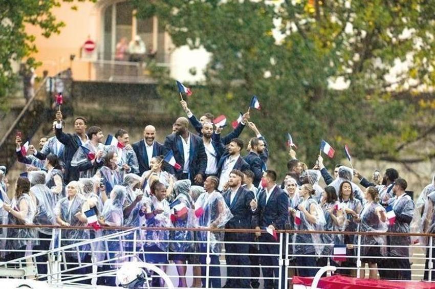'Pijama' tartışması! Milli sporcuların kıyafetleri polemiğe neden oldu