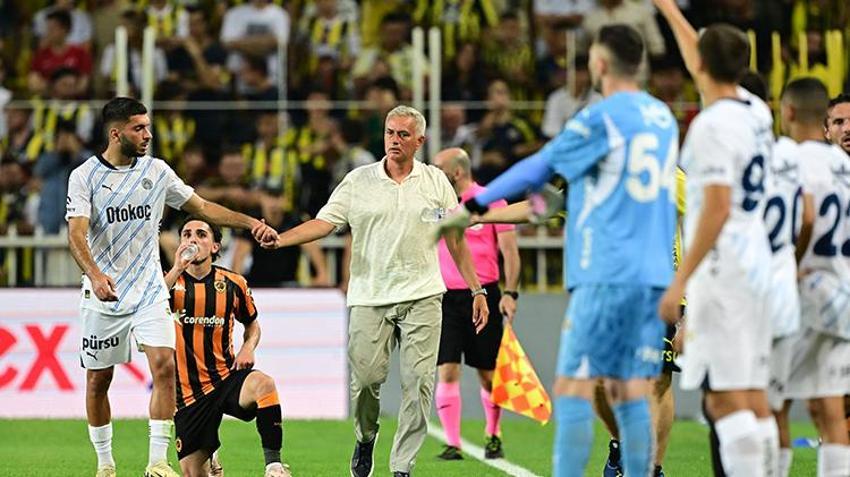 Mourinho'nun sinirleri bozuldu! Önce Ferdi Kadıoğlu şimdi de Djiku: Asla izin vermiyorum