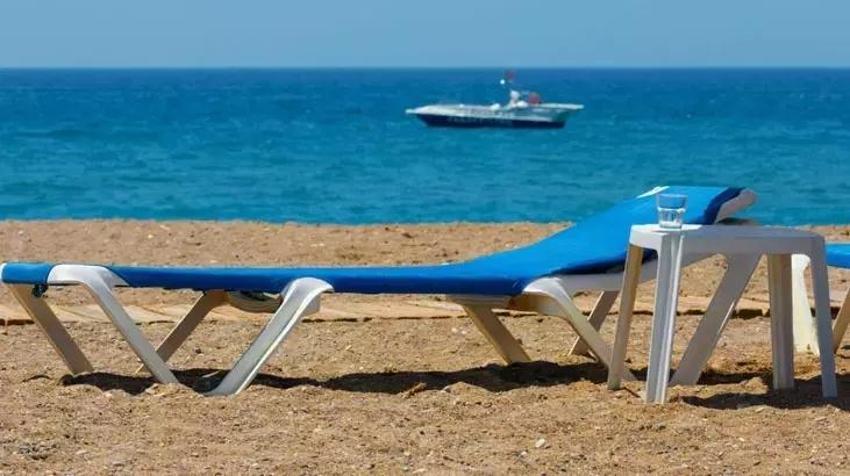 Plajda enfeksiyon riski! Şezlongtan direkt kana bulaşıyor: Aklınıza gelen başınıza gelmesin!