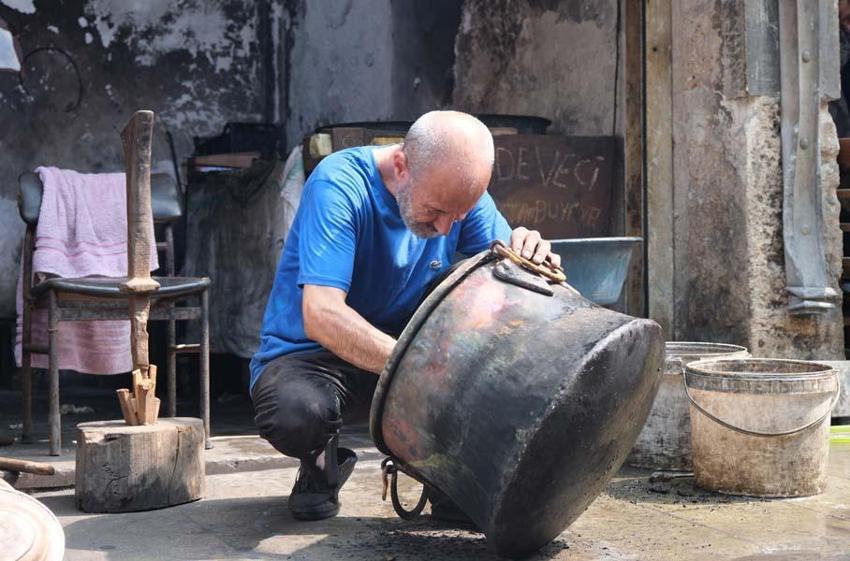  Adana'da 50 yıldır 4 kuşak aynı mesleği sürdürüyor! "Kaplara ver parayı, doktora verme" 