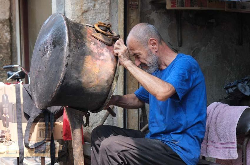  Adana'da 50 yıldır 4 kuşak aynı mesleği sürdürüyor! "Kaplara ver parayı, doktora verme" 