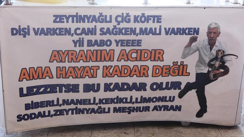 Adana Otogarı'nda yılanlarla şov yapan 'Yılancı Osman'ı beslediği yılan ısırdı