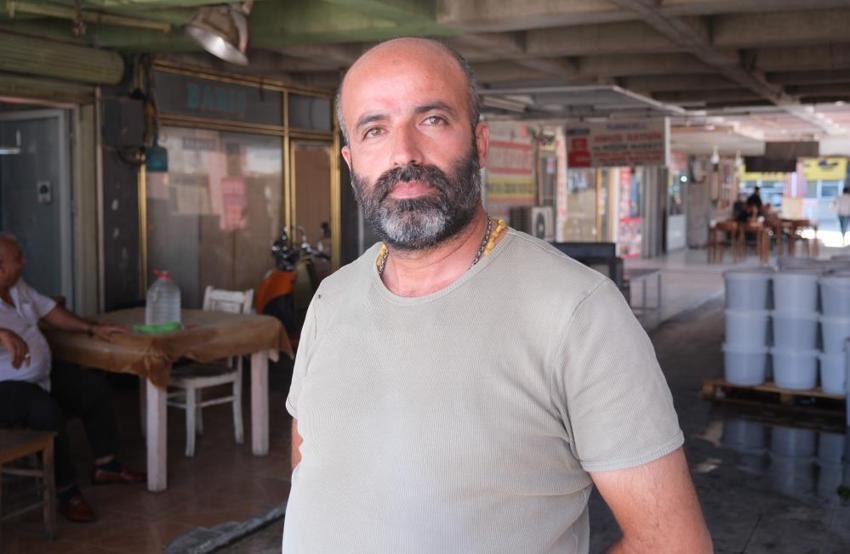 Adana Otogarı'nda yılanlarla şov yapan 'Yılancı Osman'ı beslediği yılan ısırdı