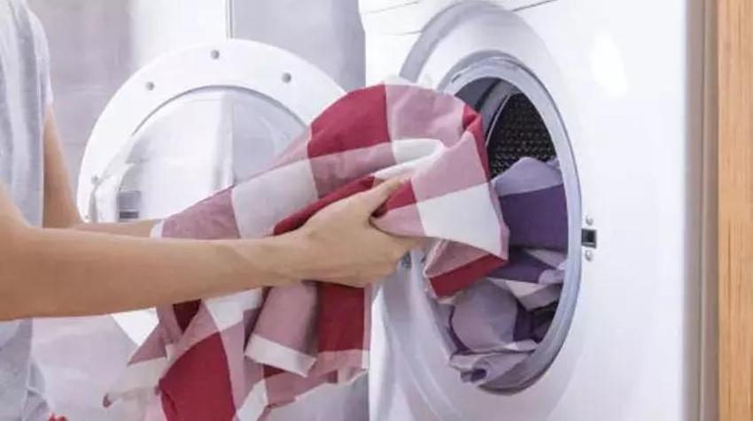 Makinenin ömründen 5 yıl yiyen hata; Birlikte yıkandıklarında kirleri arınmıyor